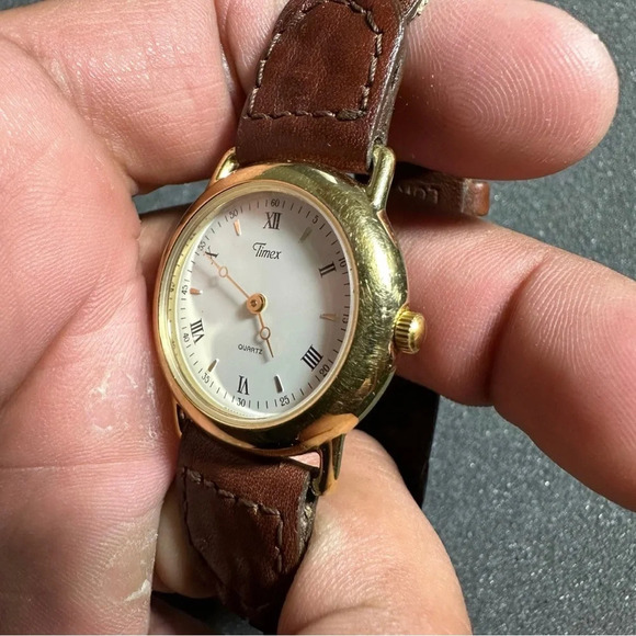 Timex Ladies Quartz Watch Gold Tone White Roman Numeral Dial Working New Battery - Picture 2 of 9